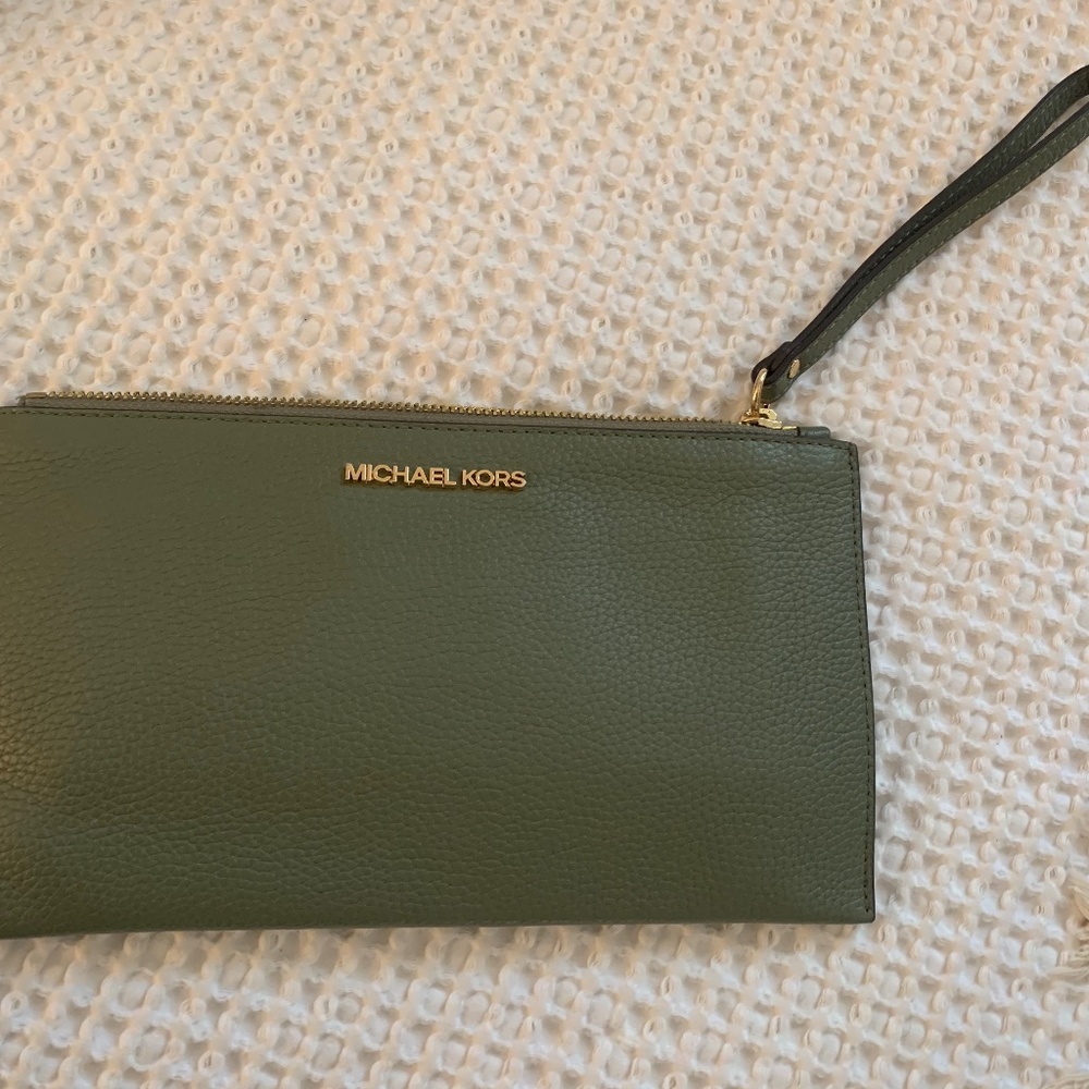 Michael Khors Wristlet Wallet
